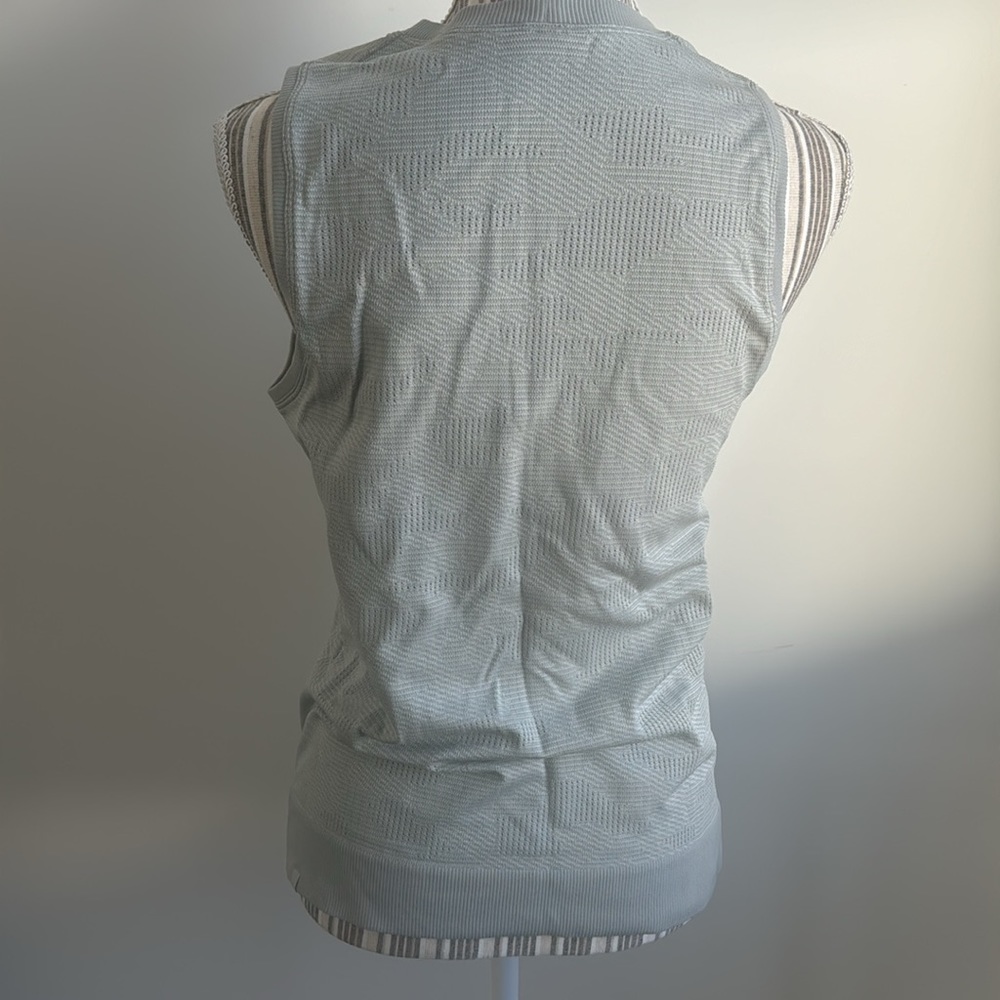 Lululemon Tank - 6 - Picture 5 of 5